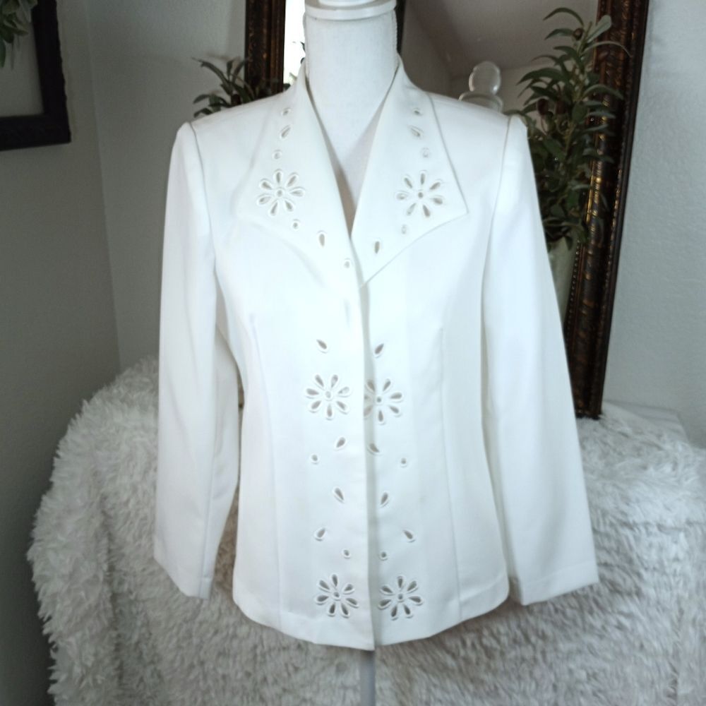 STUDIO B WHITE BLAZER SZ.8P EUC